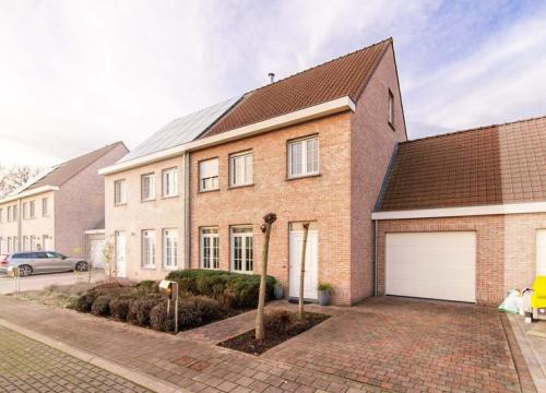 Instapklare woning met 3 slaapkamers en garage te Gullegem!