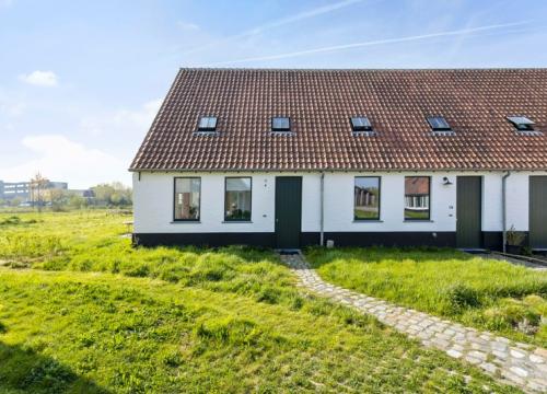 Instapklare woning met 3 slaapkamers & garage te Oostkamp!