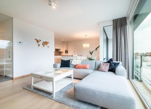 Instapklaar, luxueus afgewerkt appartement met 2 slaapkamers en garage te Meulebeke!