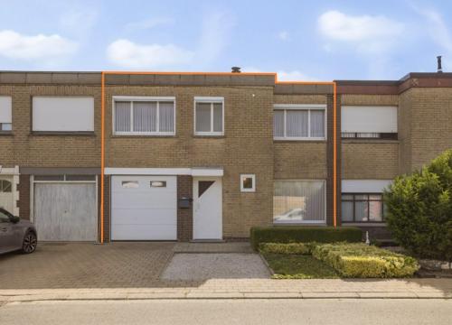 Gezellige rijwoning met 4 slaapkamers en garage vlakbij centrum Roeselare!