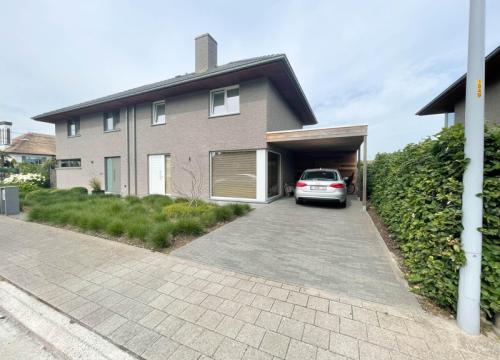 Recente HOB met 3 slaapkamers, tuin en oprit op gunstige locatie te Roeselare!