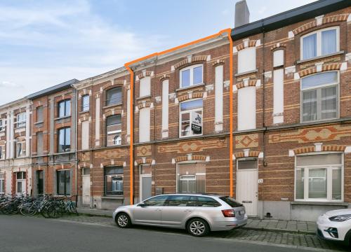 Op te frissen woning met 5 slaapkamers op een boogscheut van centrum Gent!